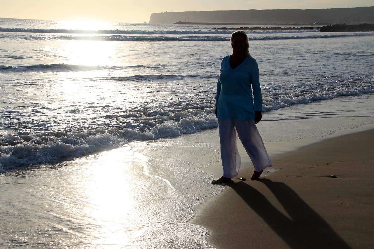 Beneficios de andar en la playa y el mar y perder peso en la menopausia