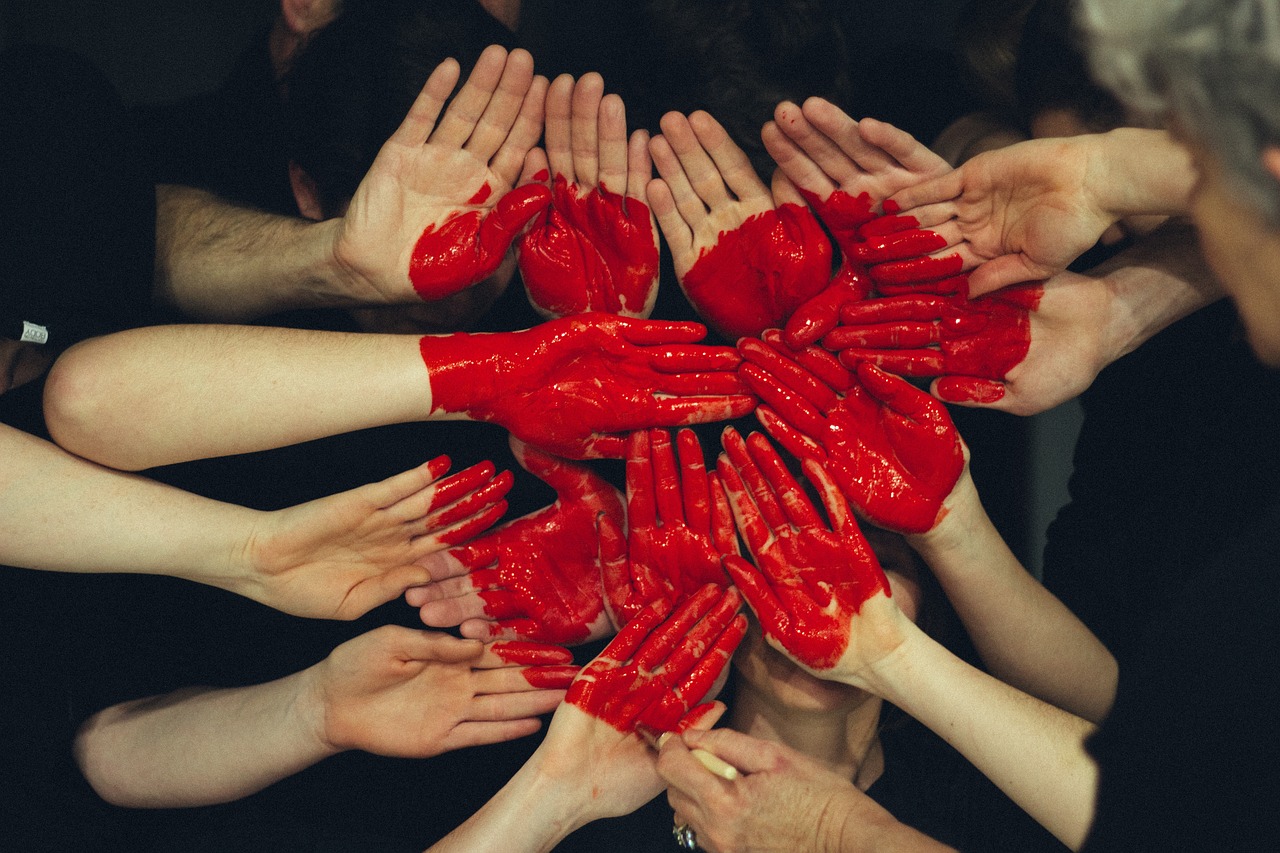 la palabra "emoción" designa un movimiento del corazón y de la mente